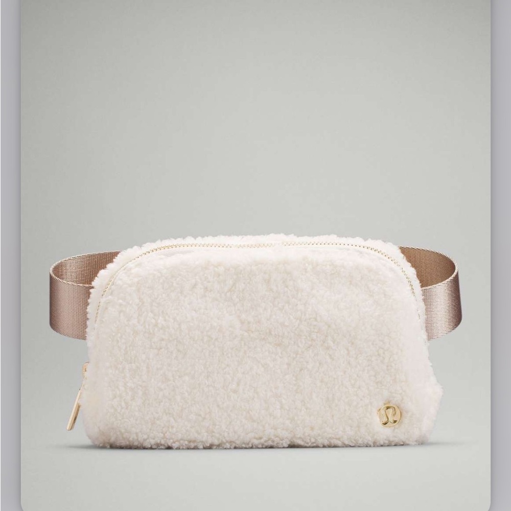 Lululemon Everywhere Belt Bag